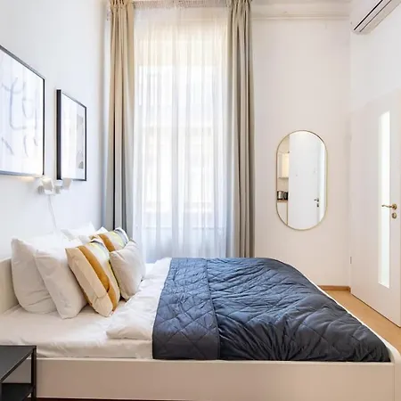 Ultra Central - Peaceful Sleep Budapest Exterior photo